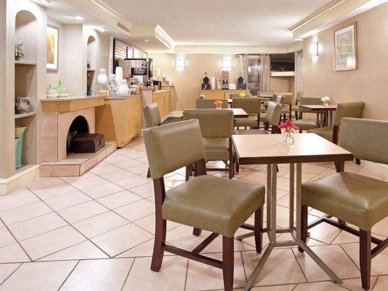 La Quinta Inn By Wyndham Denver Central Restaurant billede